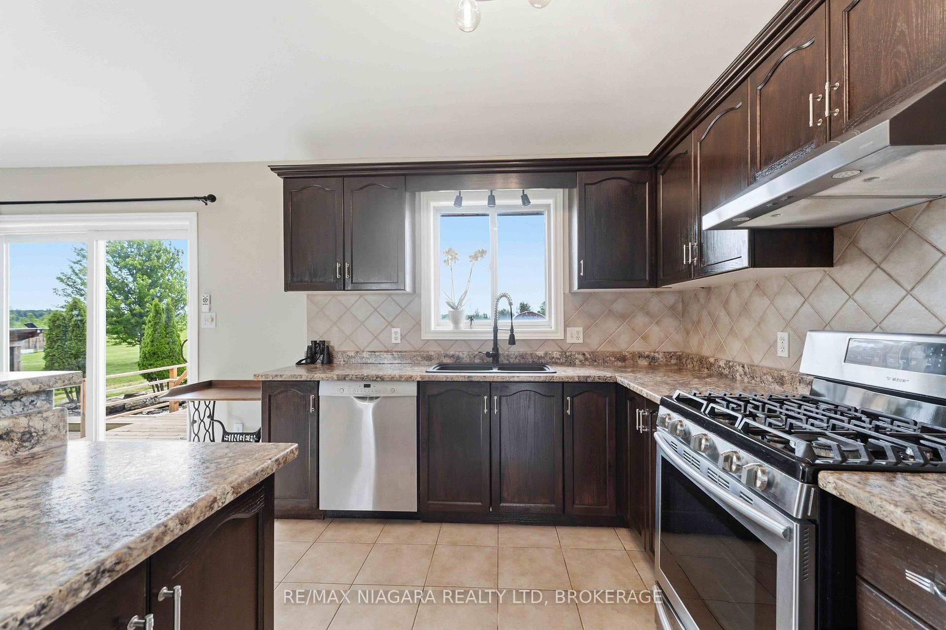 661 Carl Road photo 5