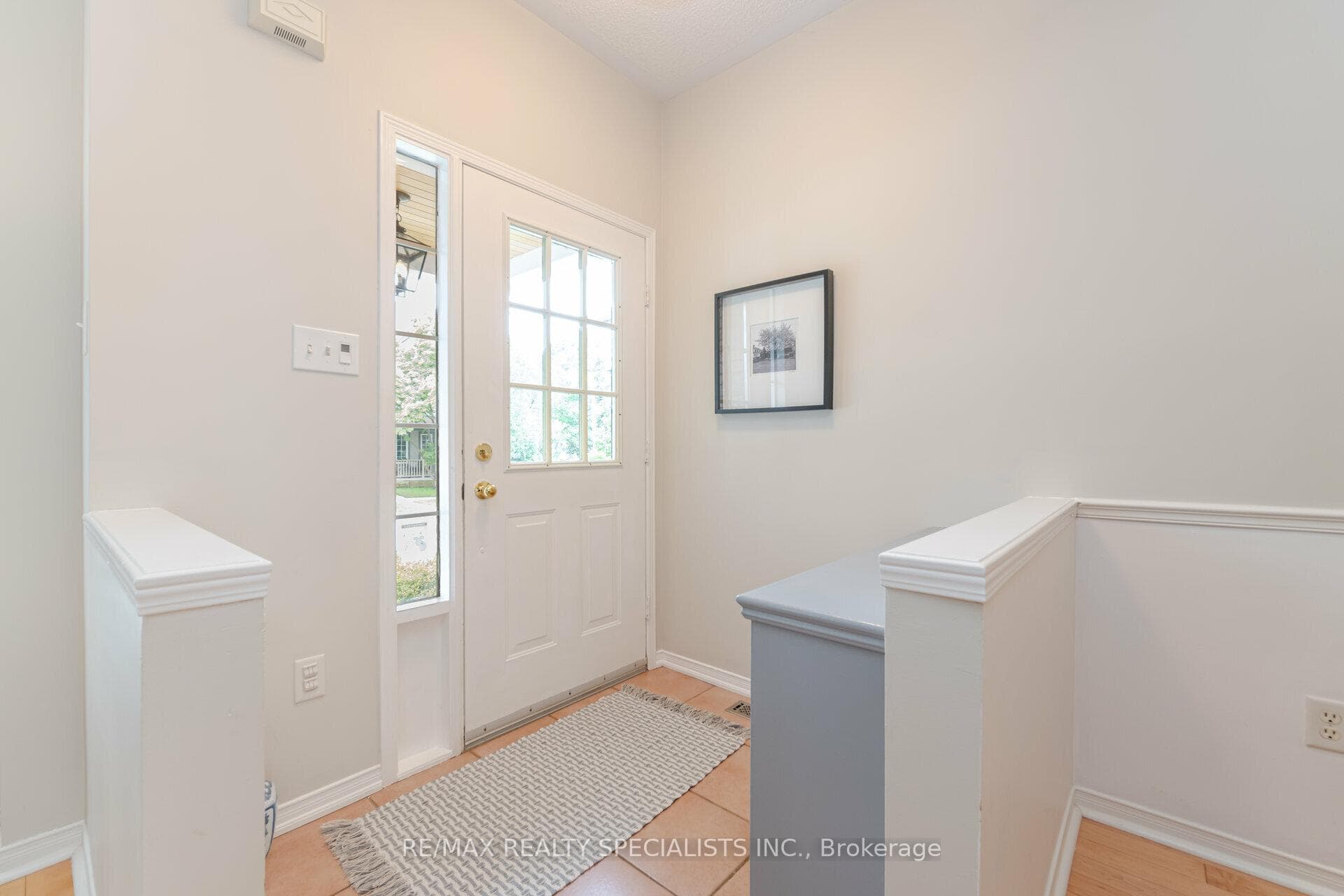 105 Gatwick Drive photo 3