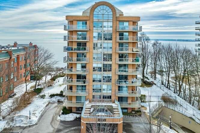2210 Lakeshore Road Unit 504 photo 1