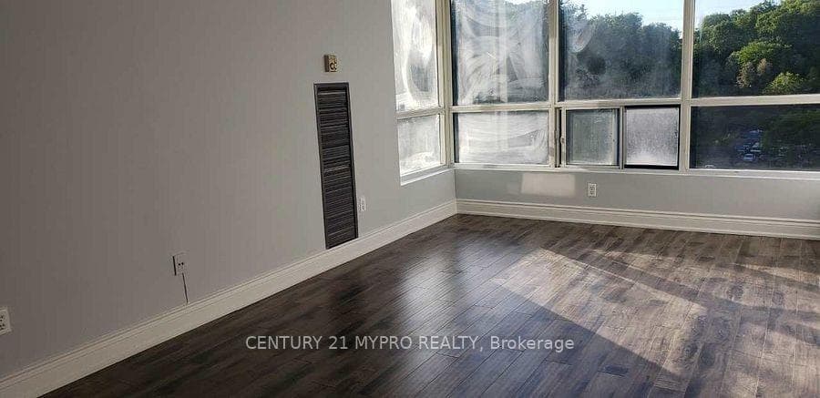3050 Ellesmere Road Unit 915 photo 5