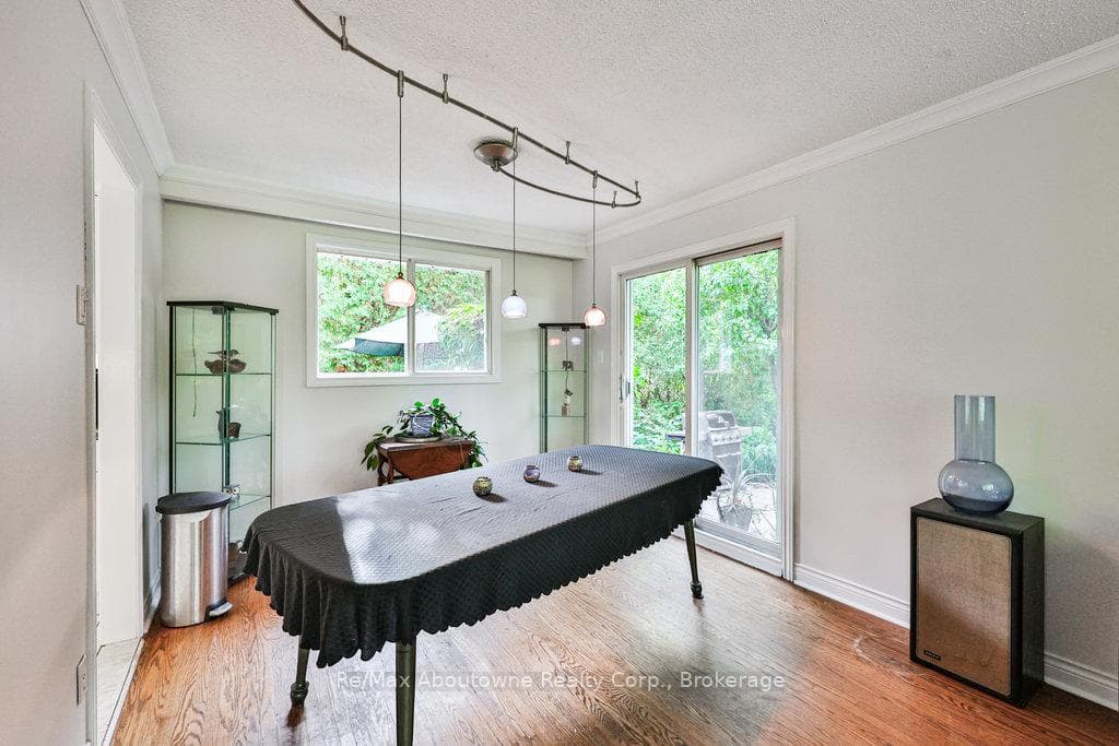 2069 THORNLEA Drive photo 12