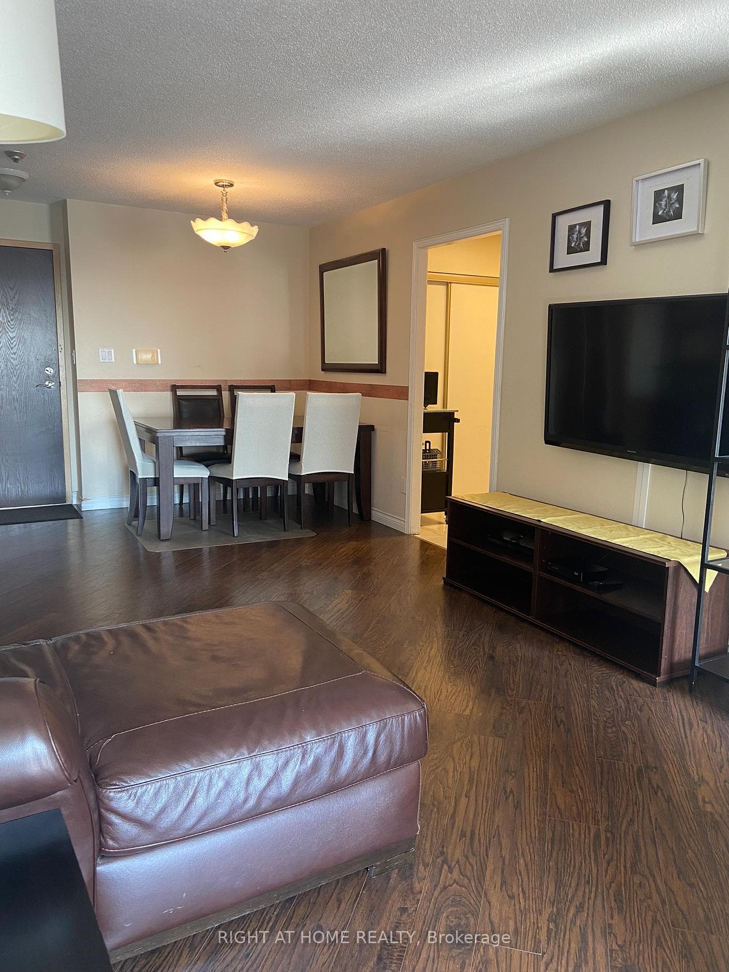 30 Greenfield Avenue Unit 2012 photo 4