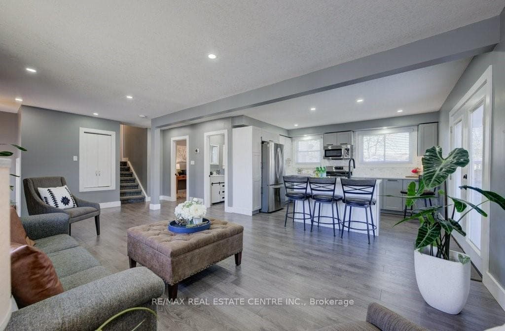51 Rossford Crescent photo 9