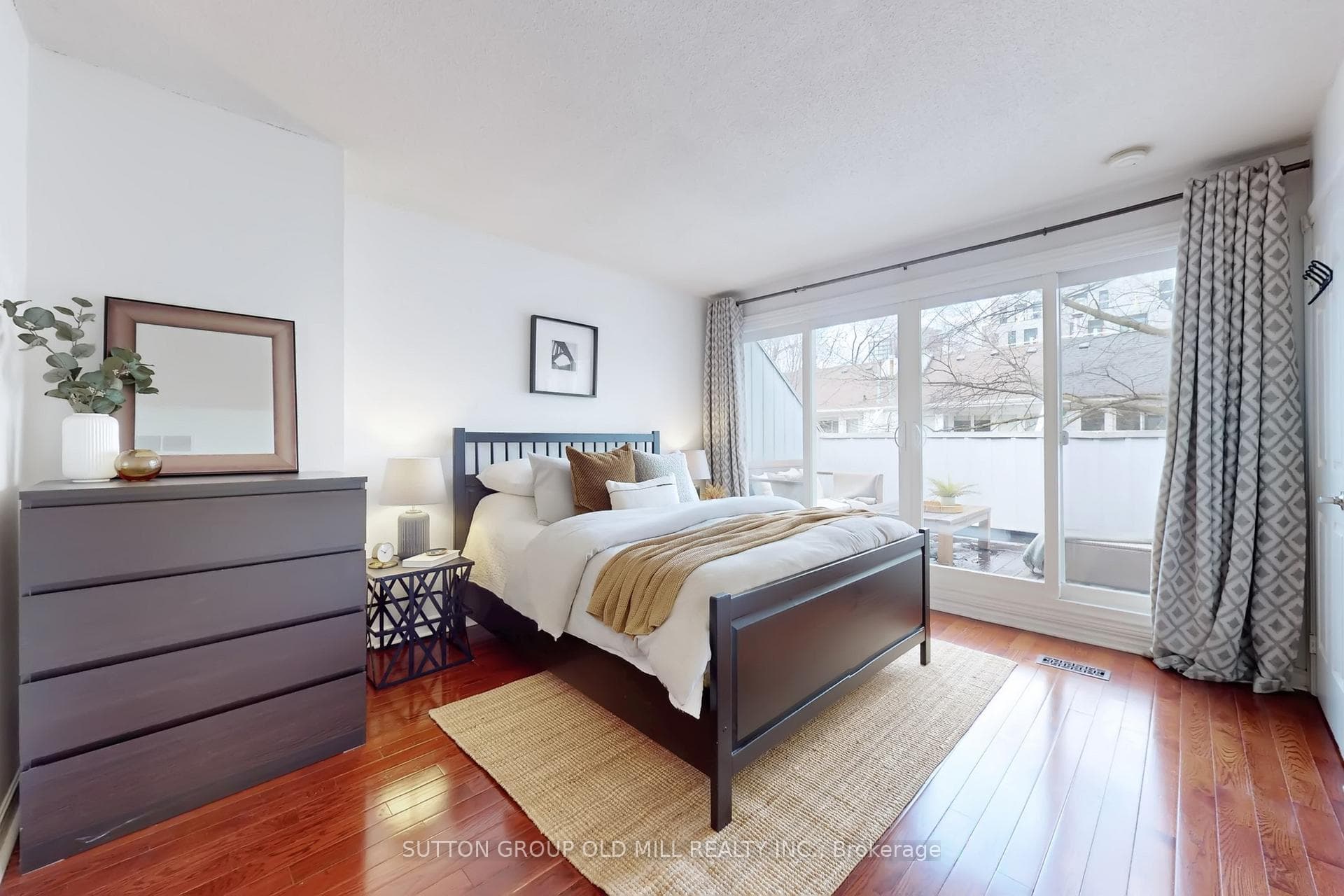 223 Berkeley Street photo 24