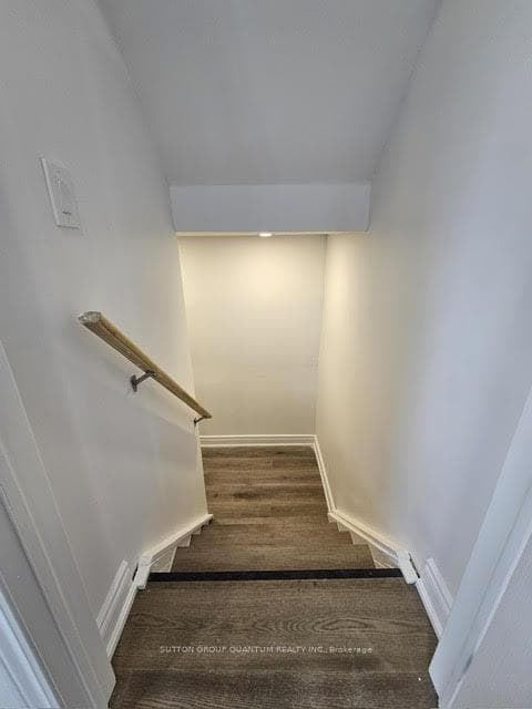 2084 Hunt Crescent photo 32