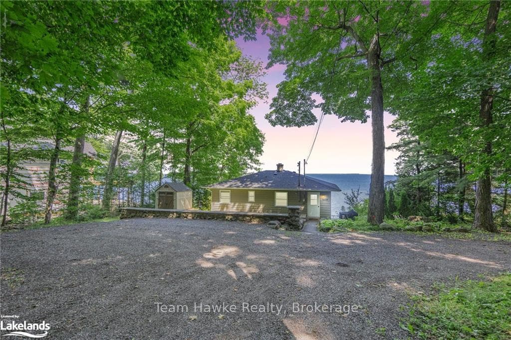 147 MCARTHUR Drive photo 2