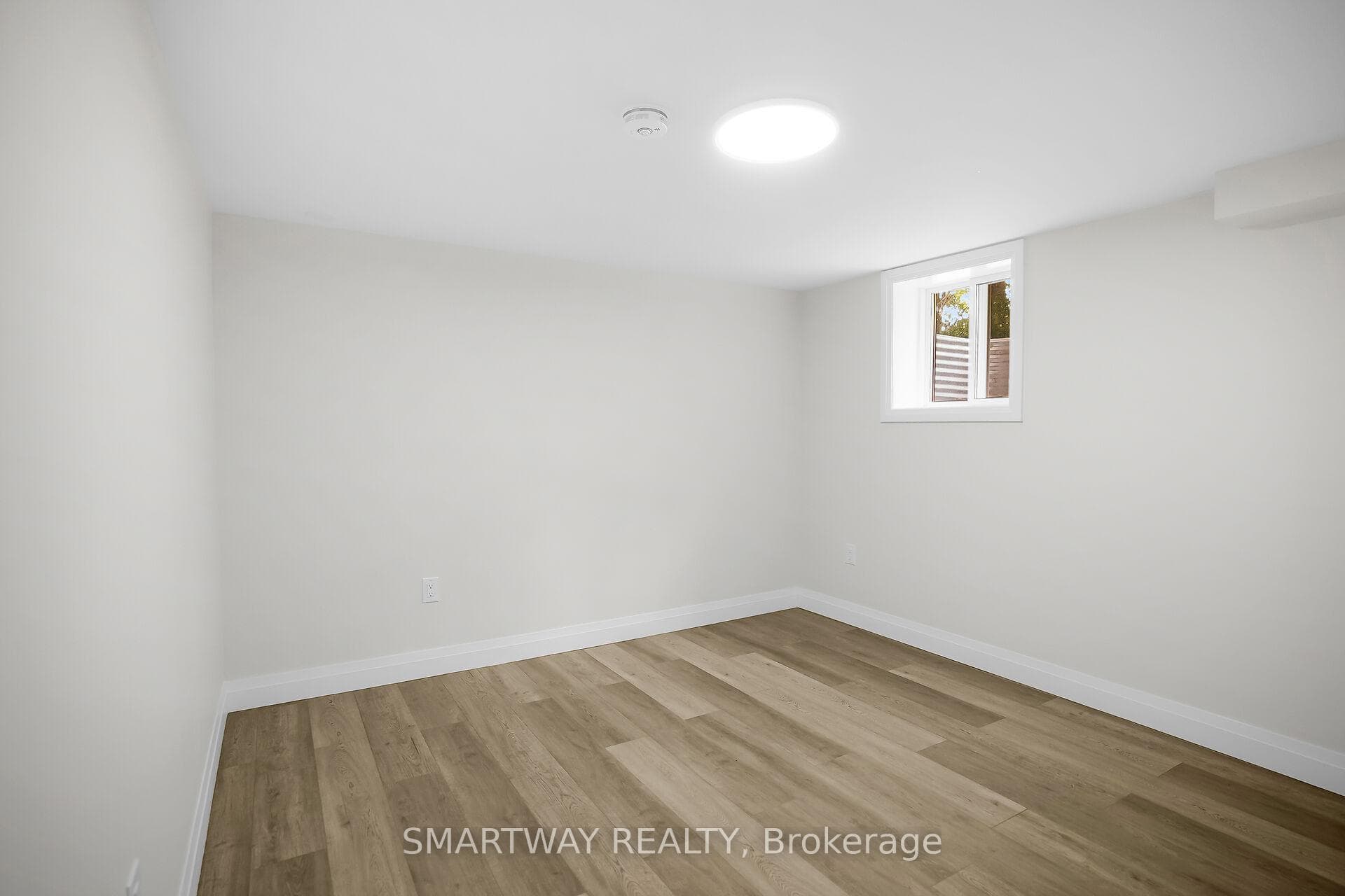 633 Donegal Drive photo 32