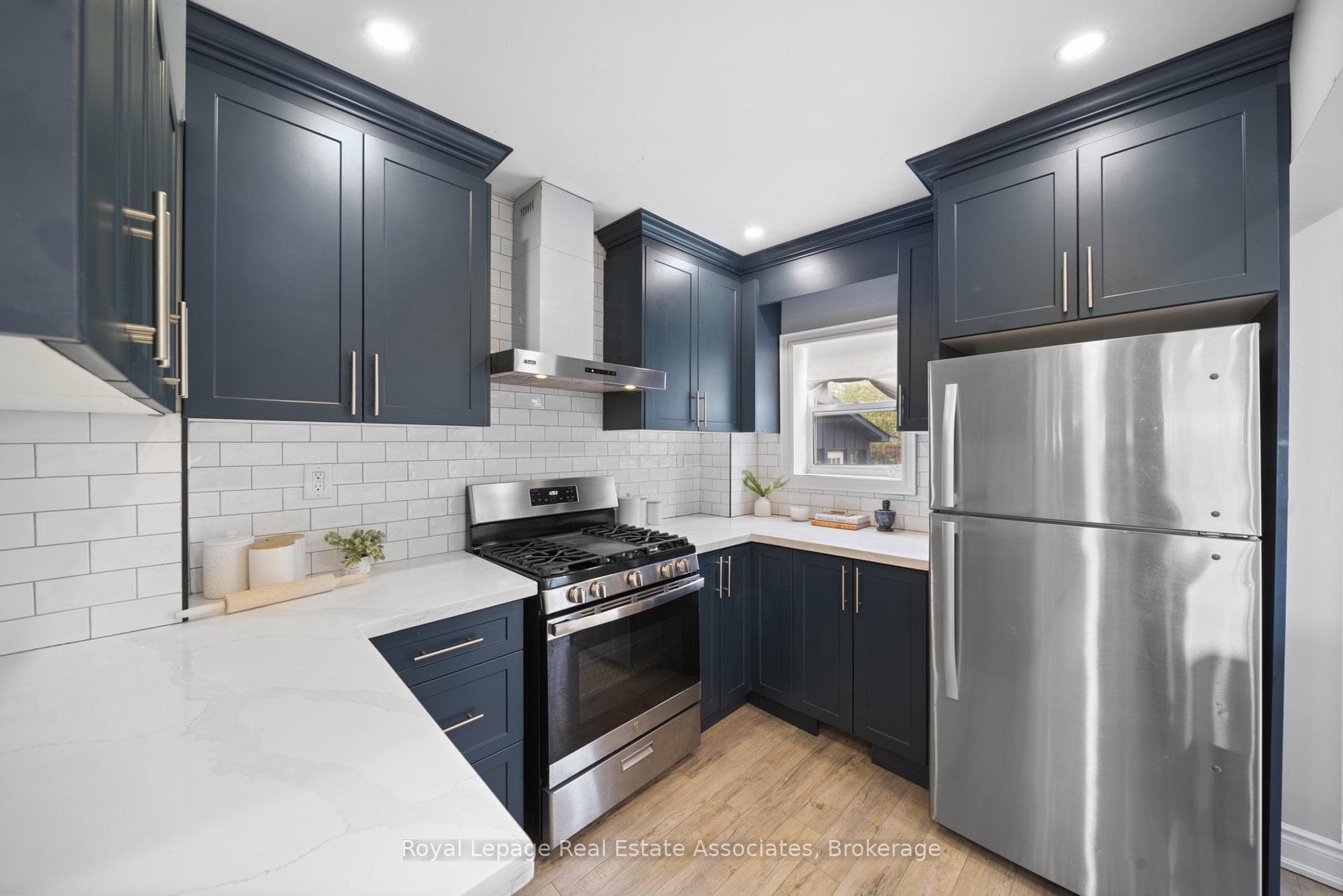 305 Weir Street photo 5