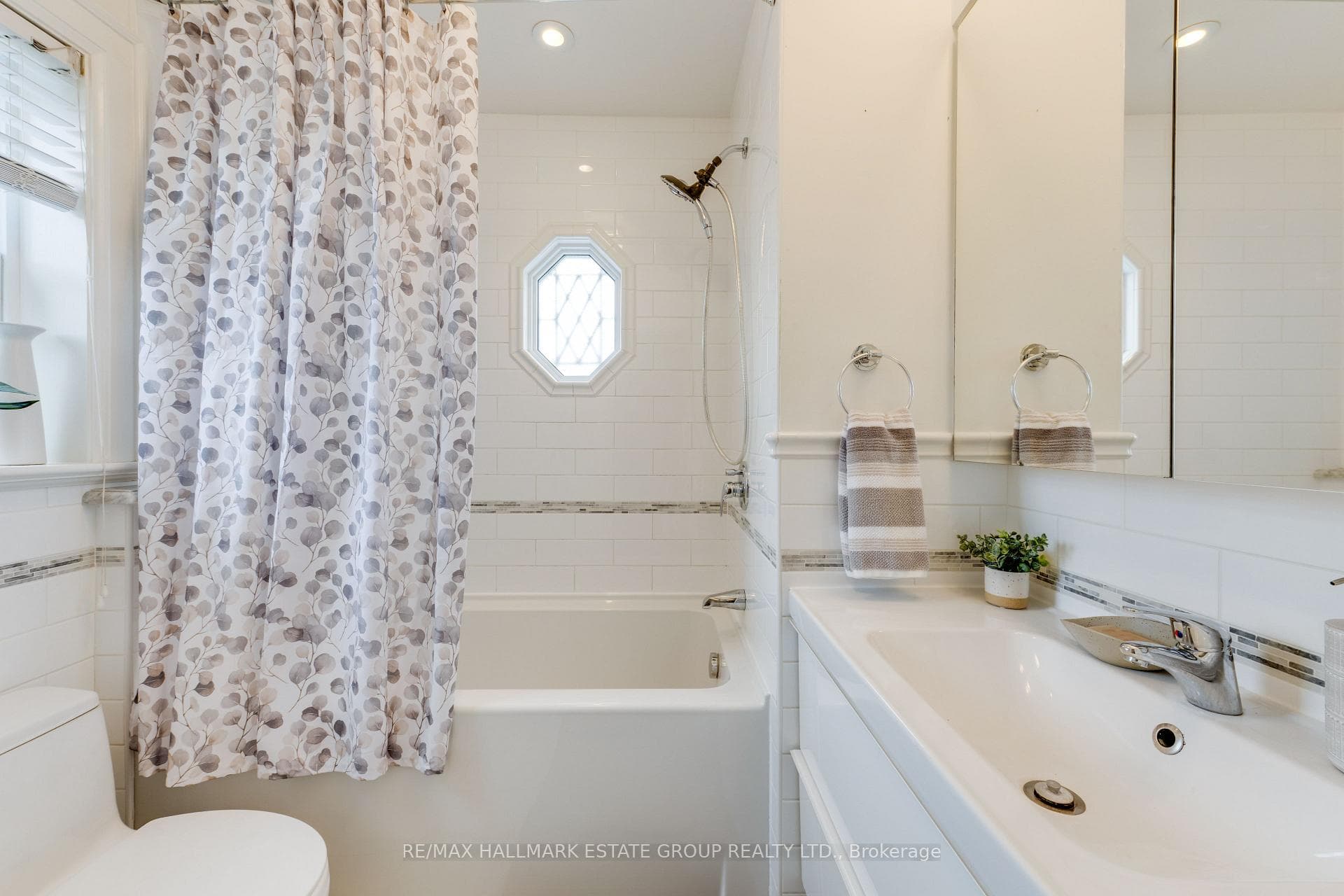 242 O'Connor Drive photo 22