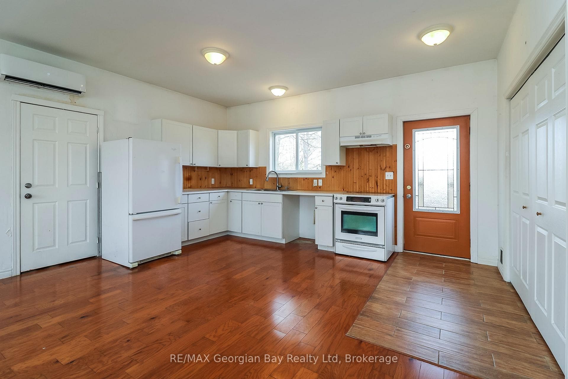 M/F 4 BEDROOM UNIT KITCHEN