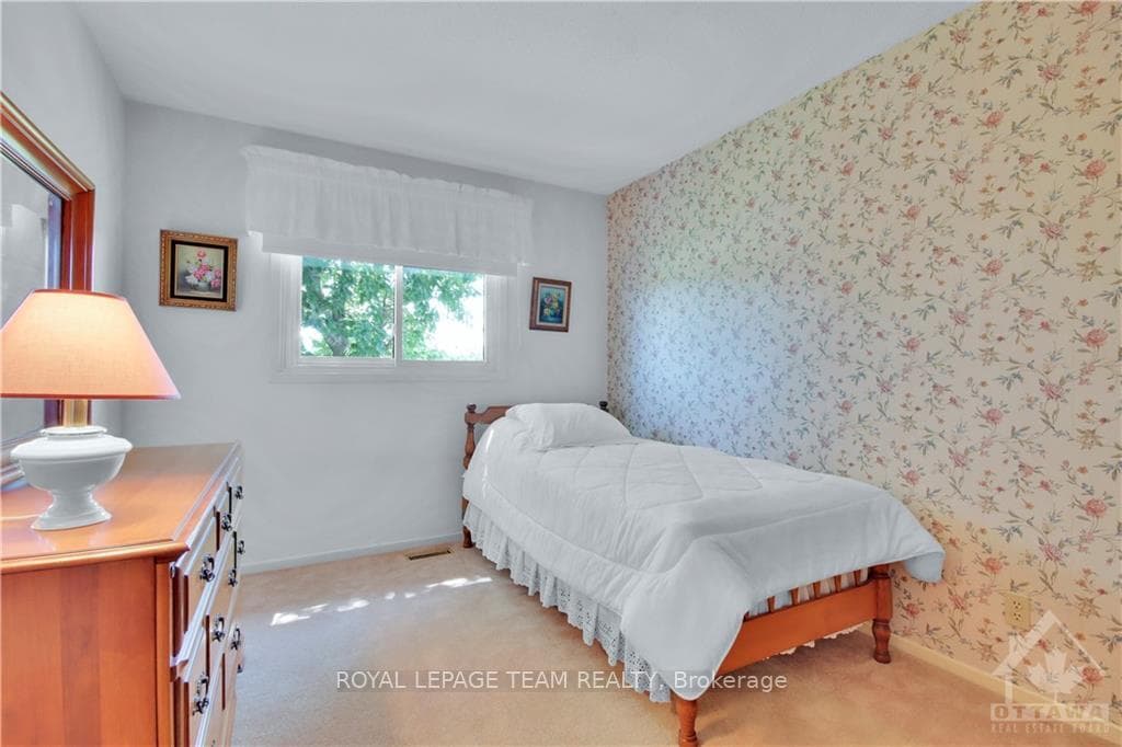 132 ELVASTON Avenue photo 21