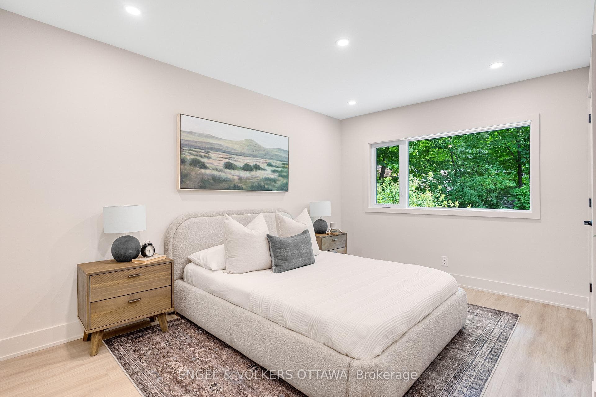 1 Amberly Place photo 29