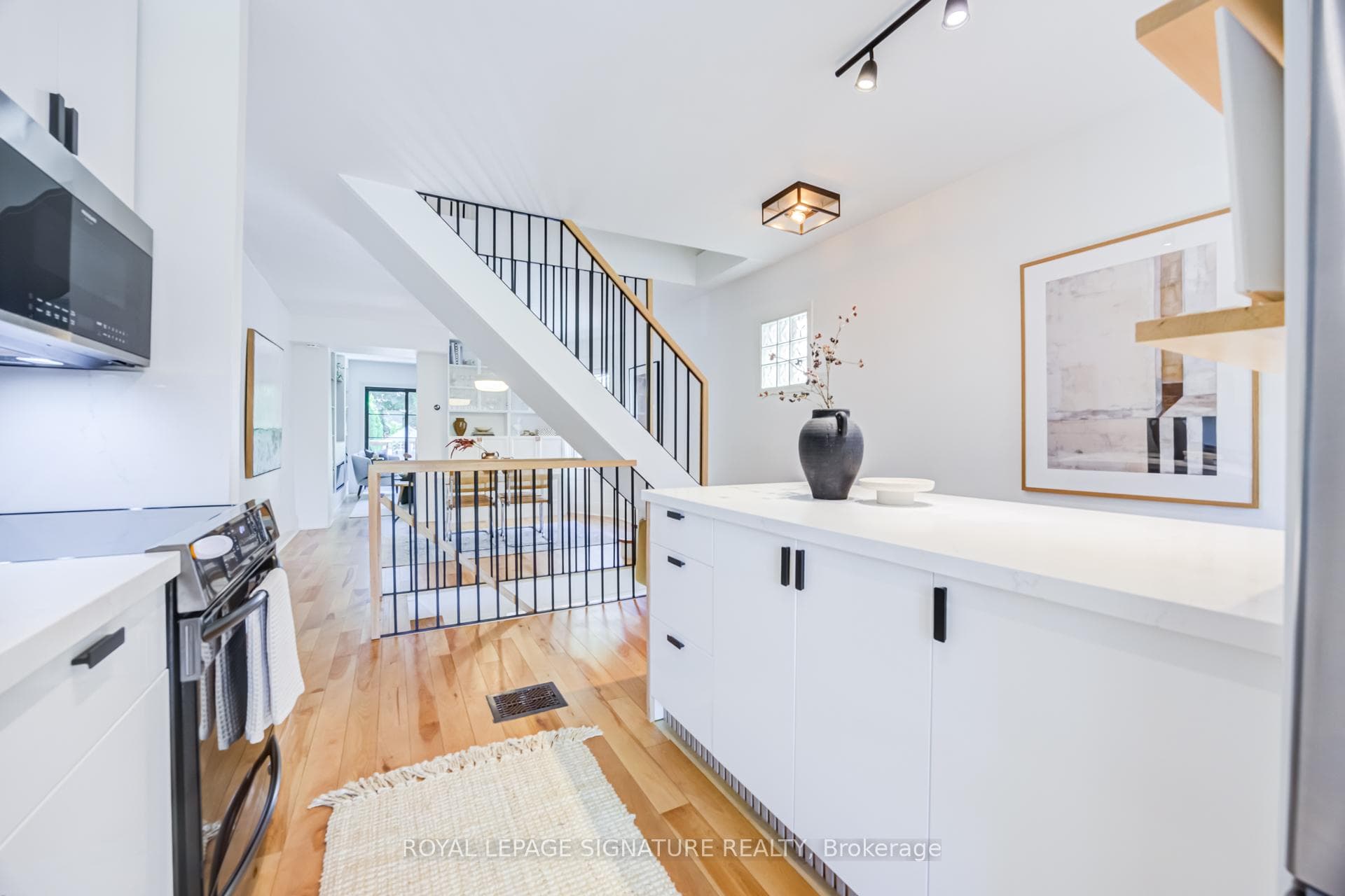 442 Rhodes Avenue photo 12