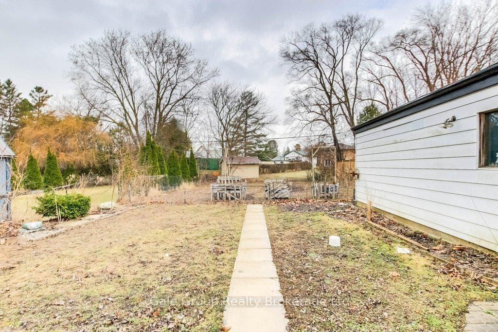 242 Clarke Street photo 18
