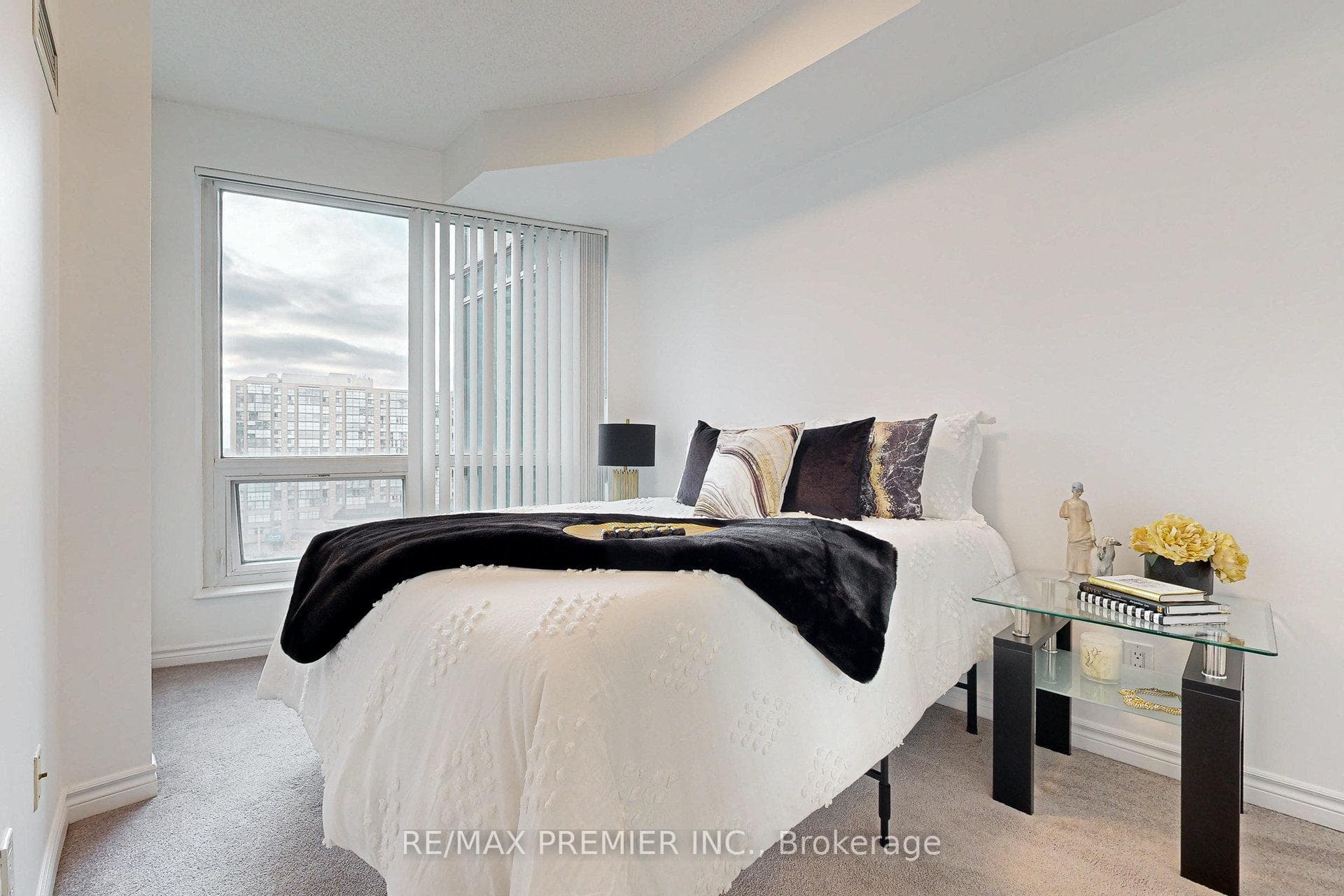BEAUTIFUL SPACIOUS PRINCIPAL BEDROOM