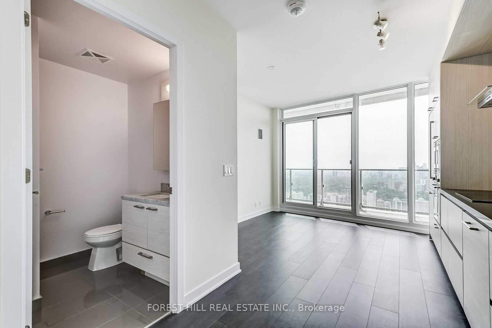 2221 Yonge Street Unit 5703 photo 8