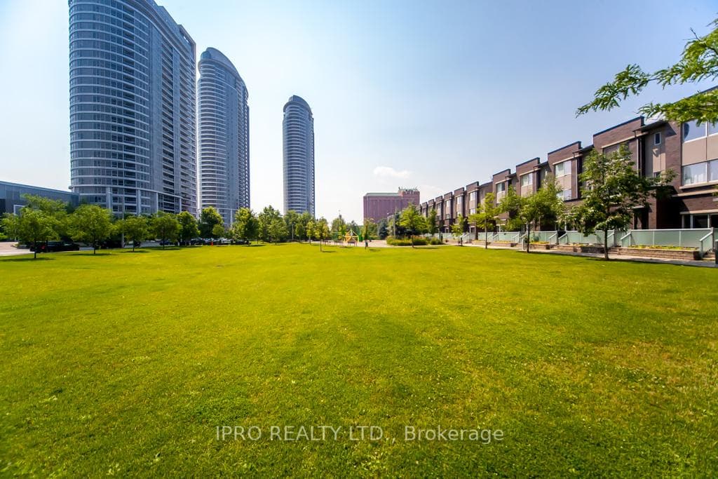 310 Village Green Square Unit 35 photo 8