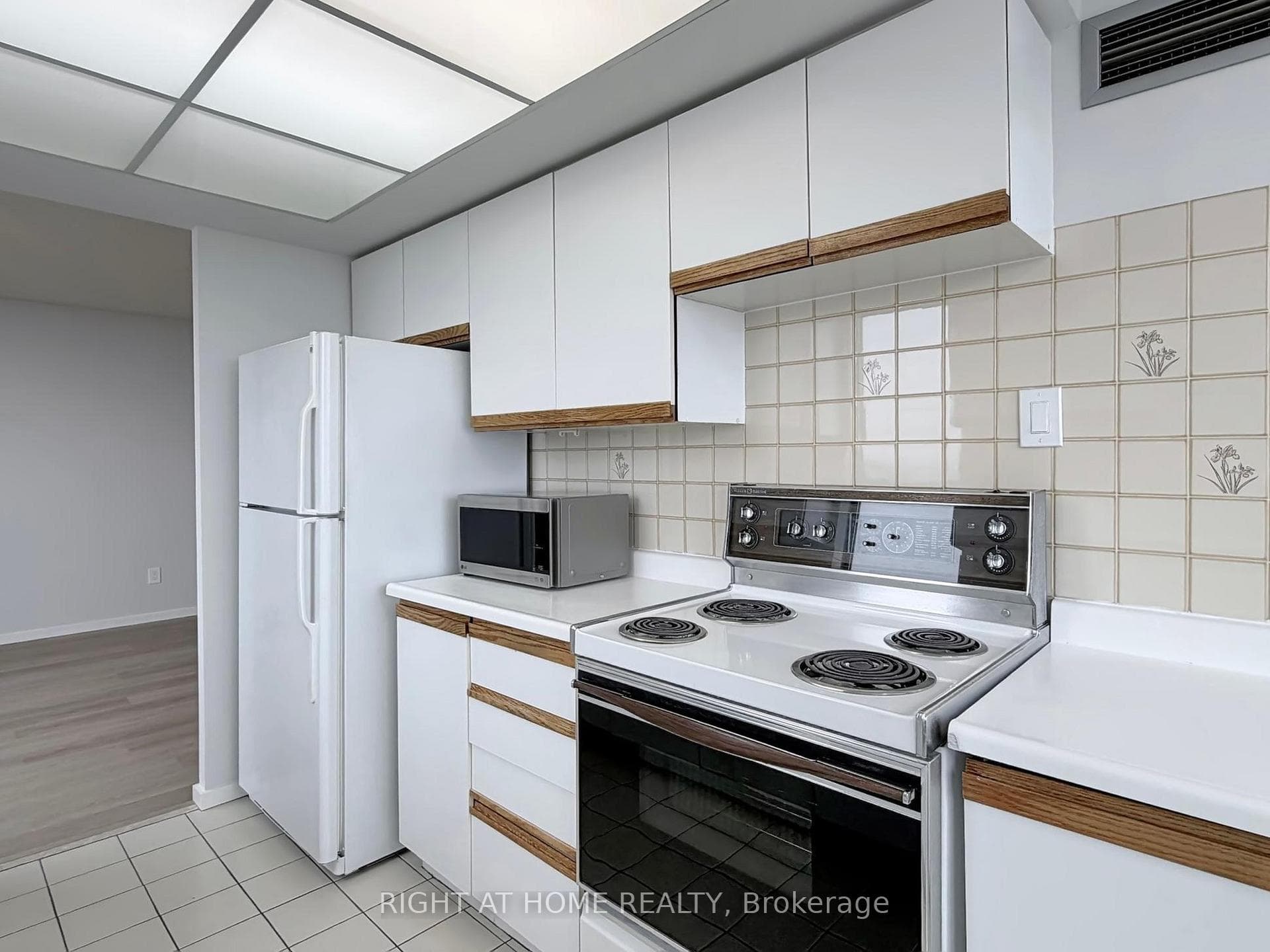 133 Torresdale Avenue Unit 1602 photo 16