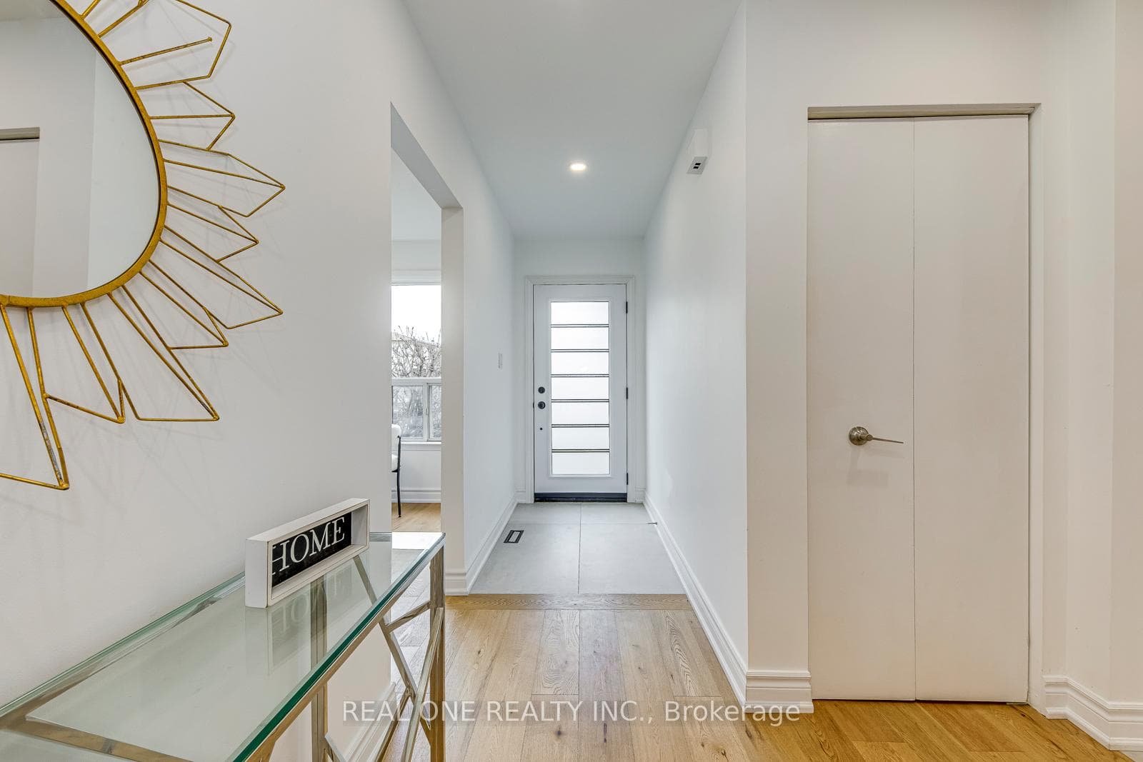 45 Hepworth Drive photo 4