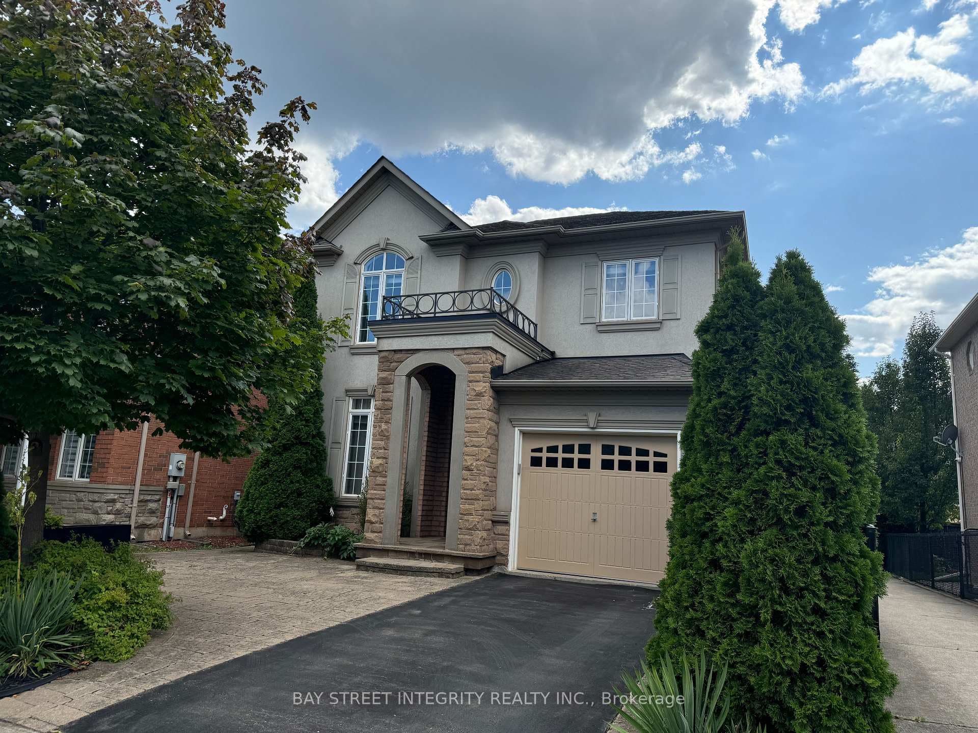 3400 Hayhurst Crescent photo 1