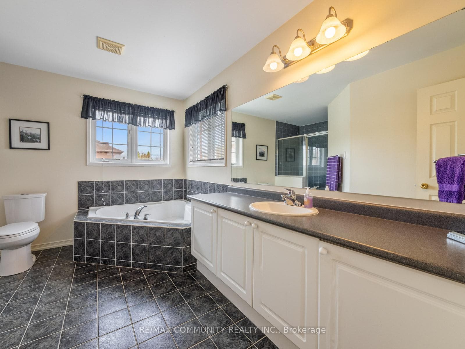 54 Morland Crescent photo 25