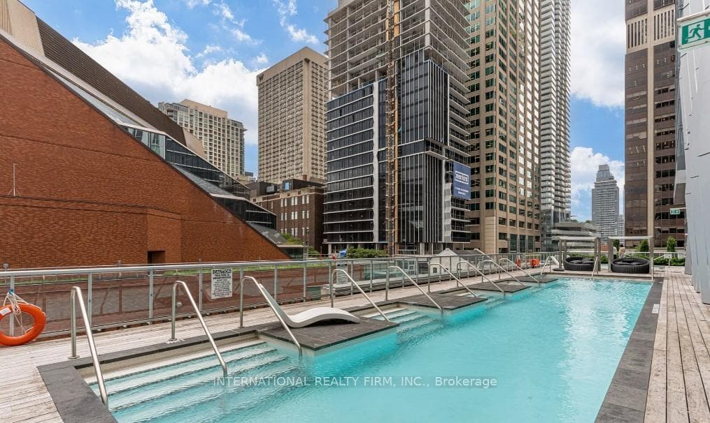 1 Yorkville Avenue Unit 607 photo 15