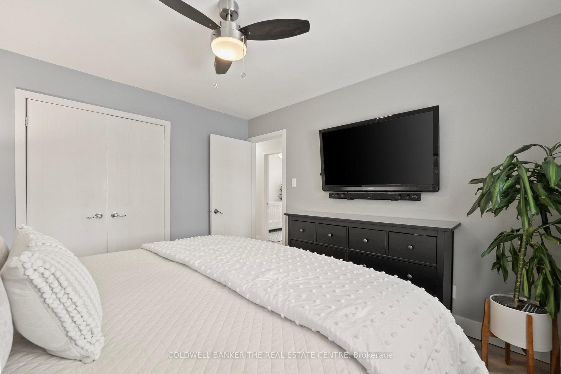 87 Kate Aitken Crescent photo 14
