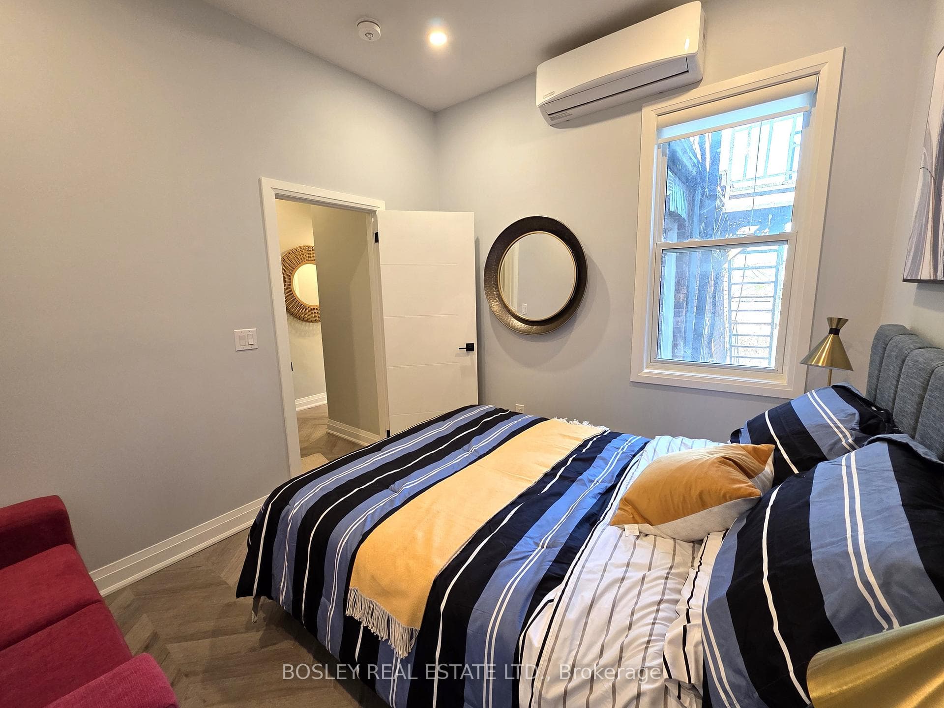 1132 Queen Street photo 7