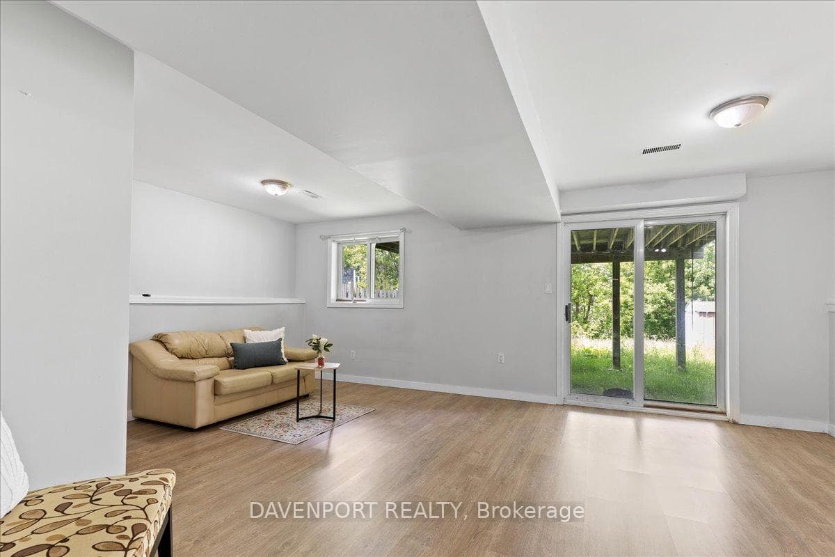 393 Westmeadow Drive photo 29