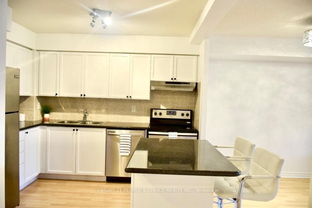 3888 Duke Of York Boulevard Unit 828 photo 5