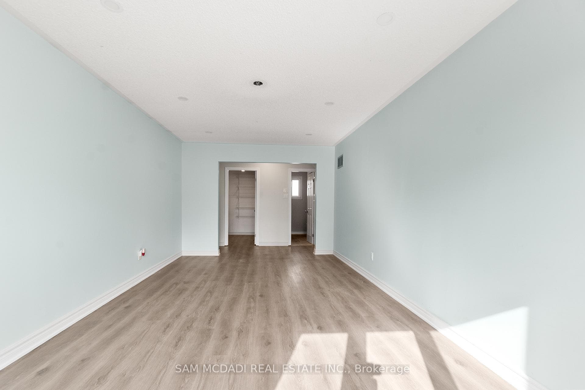 149 Sunforest Drive photo 25