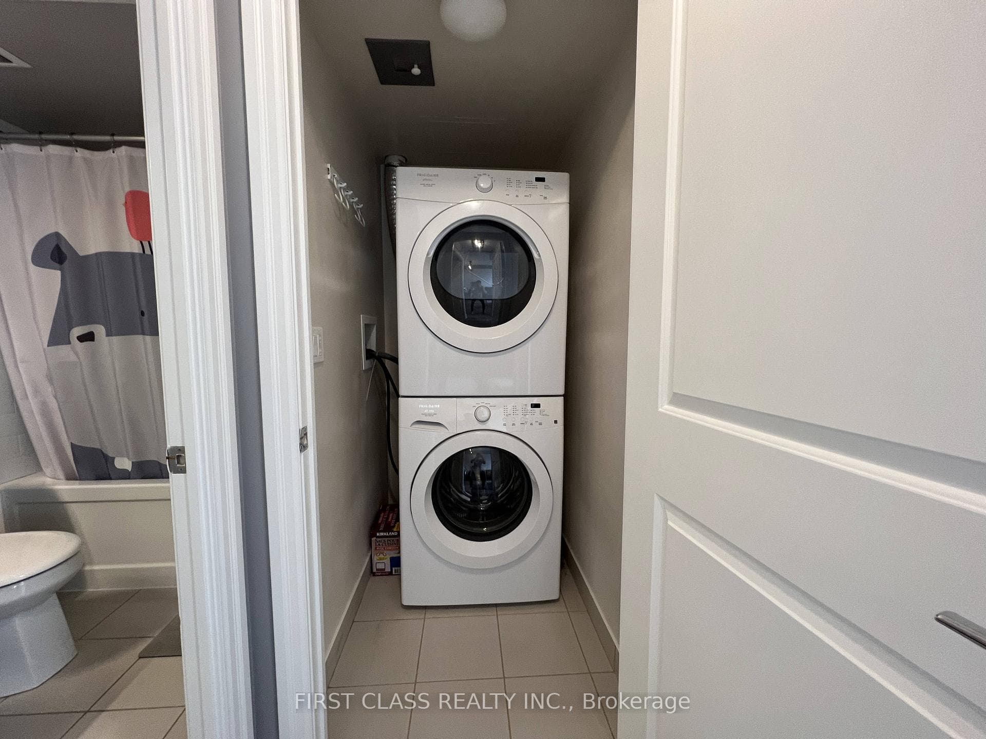8110 Birchmount Road Unit 819 photo 11