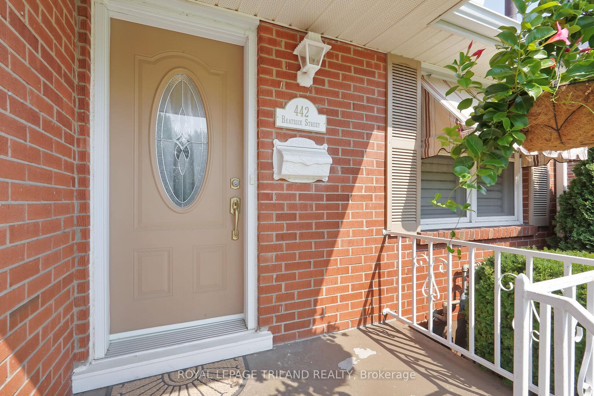 442 Beatrice Street photo 5