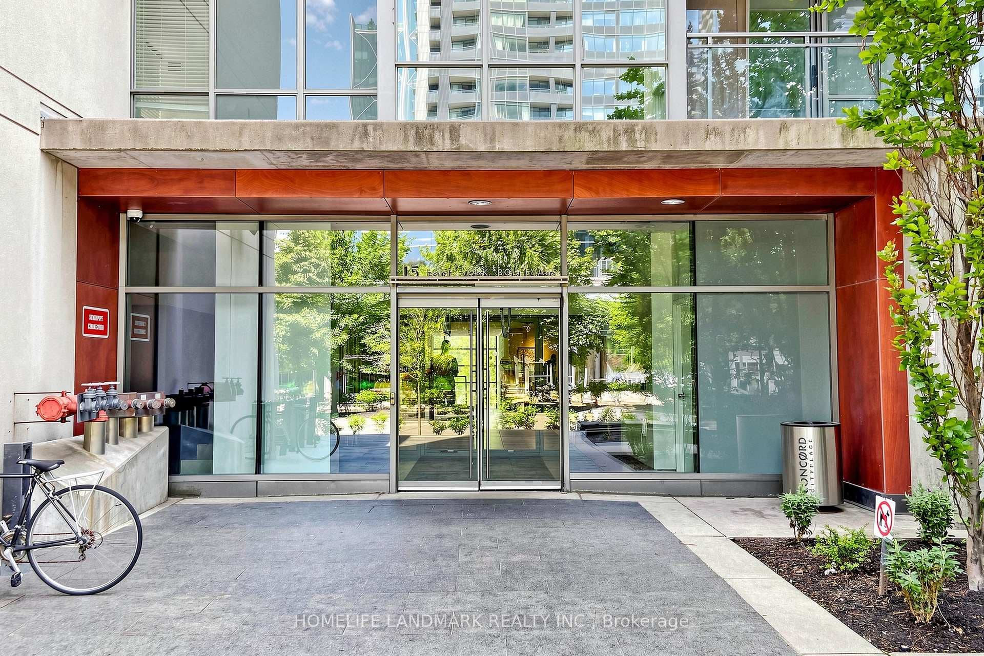 15 Fort York Boulevard Unit 2811 photo 2