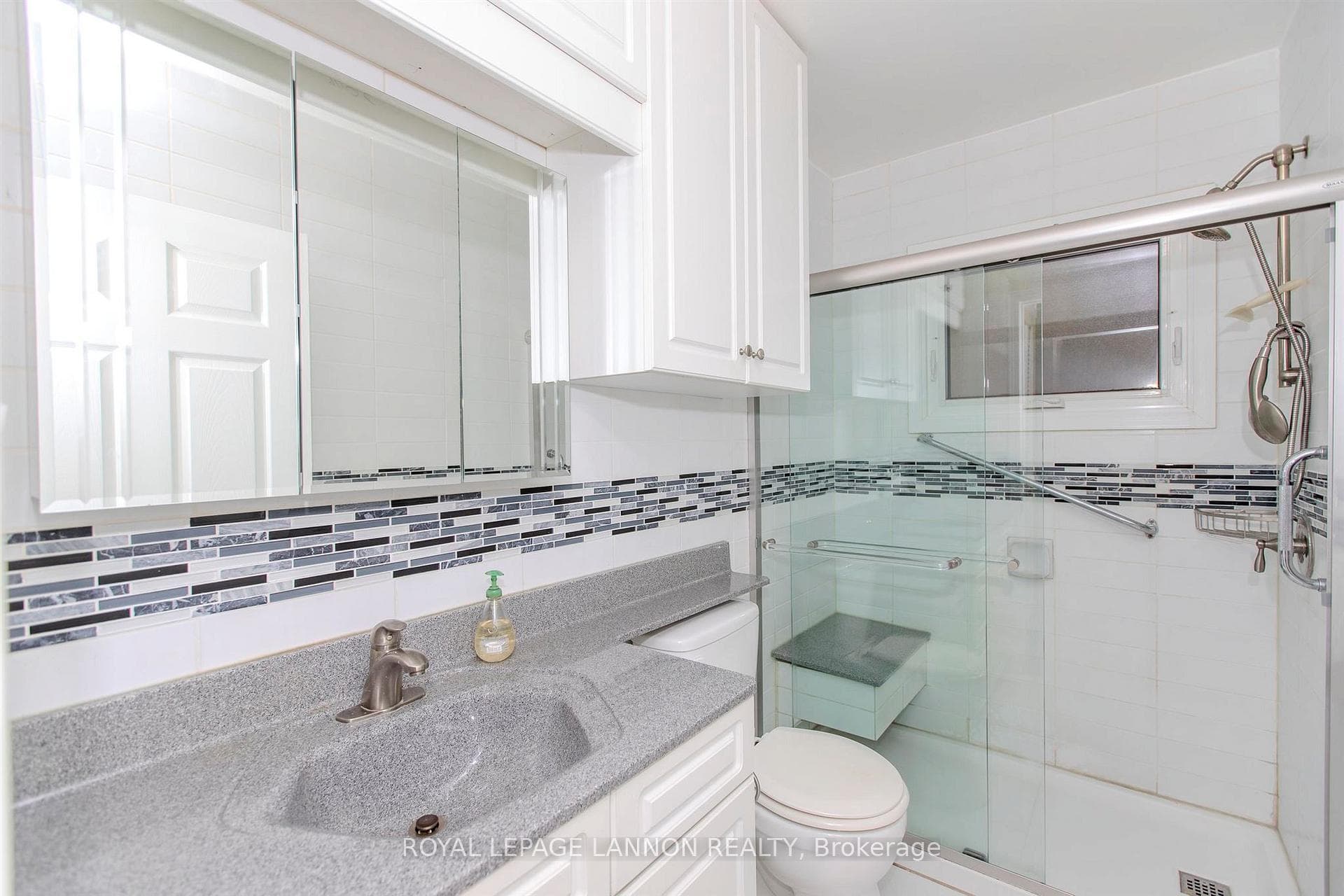 425 Queen Street photo 16