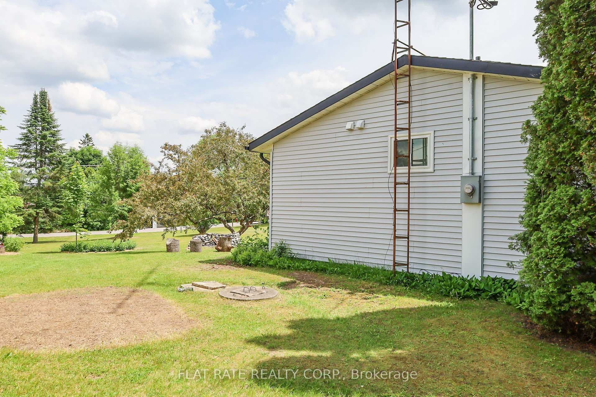 52 Woods Avenue photo 30