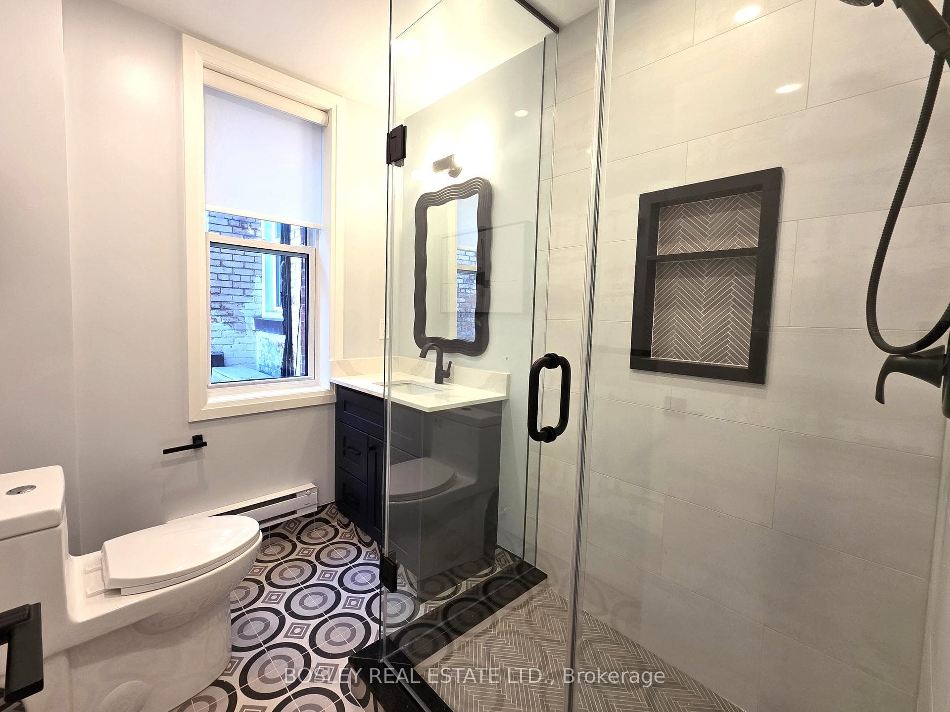 1132 Queen Street photo 9
