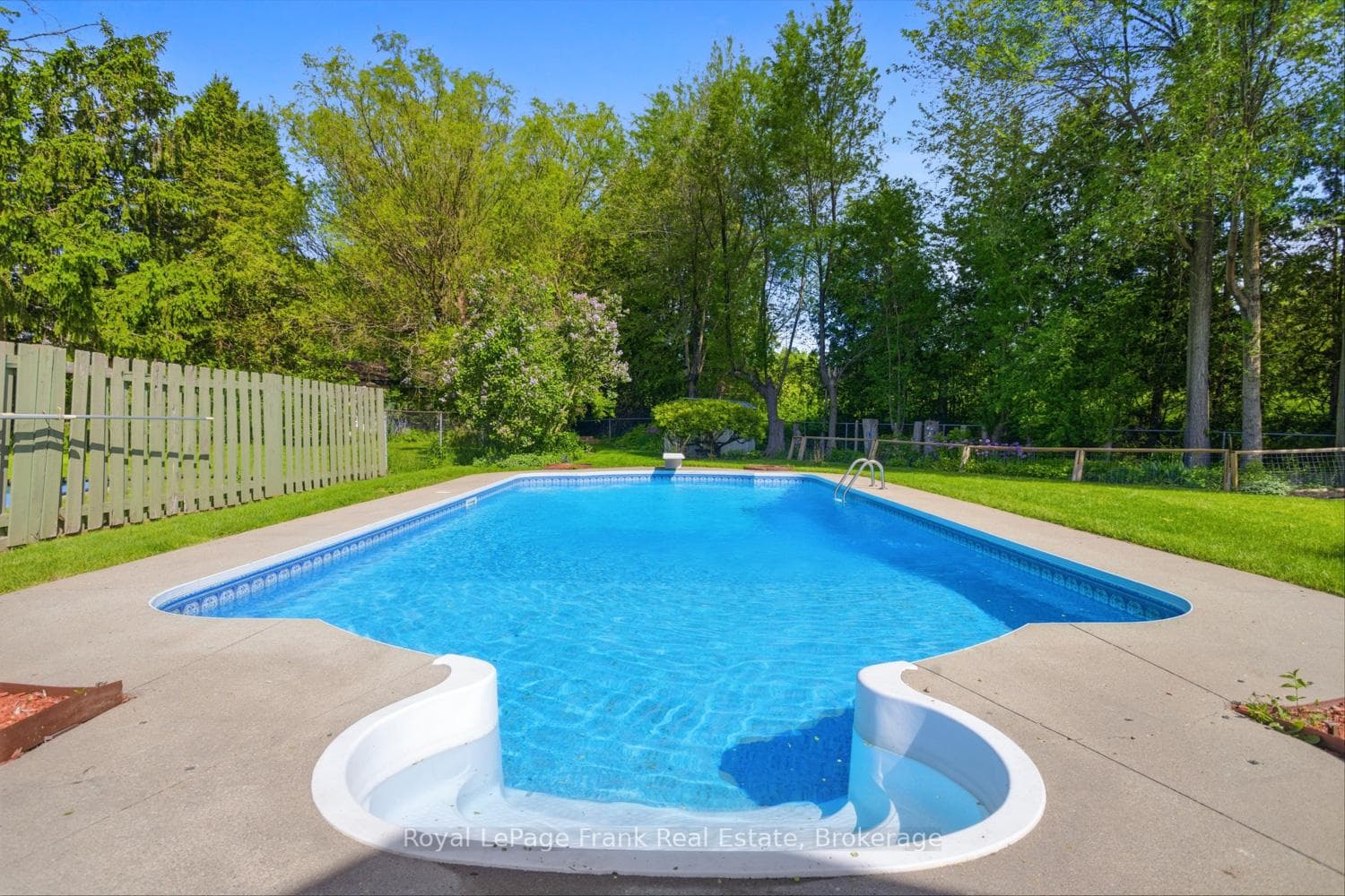 14 Beecroft Court photo 32