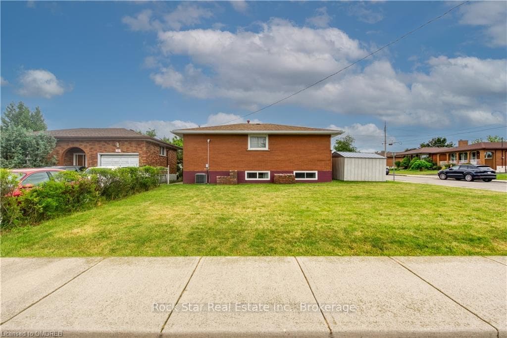 17 VICTOR Boulevard Unit B photo 28