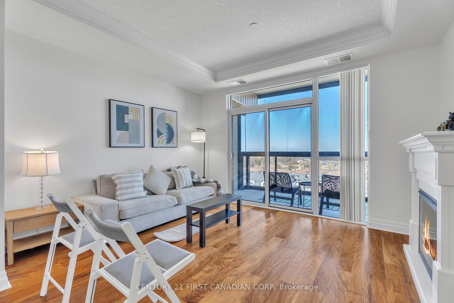 240 Villagewalk Boulevard Unit 812 photo 15