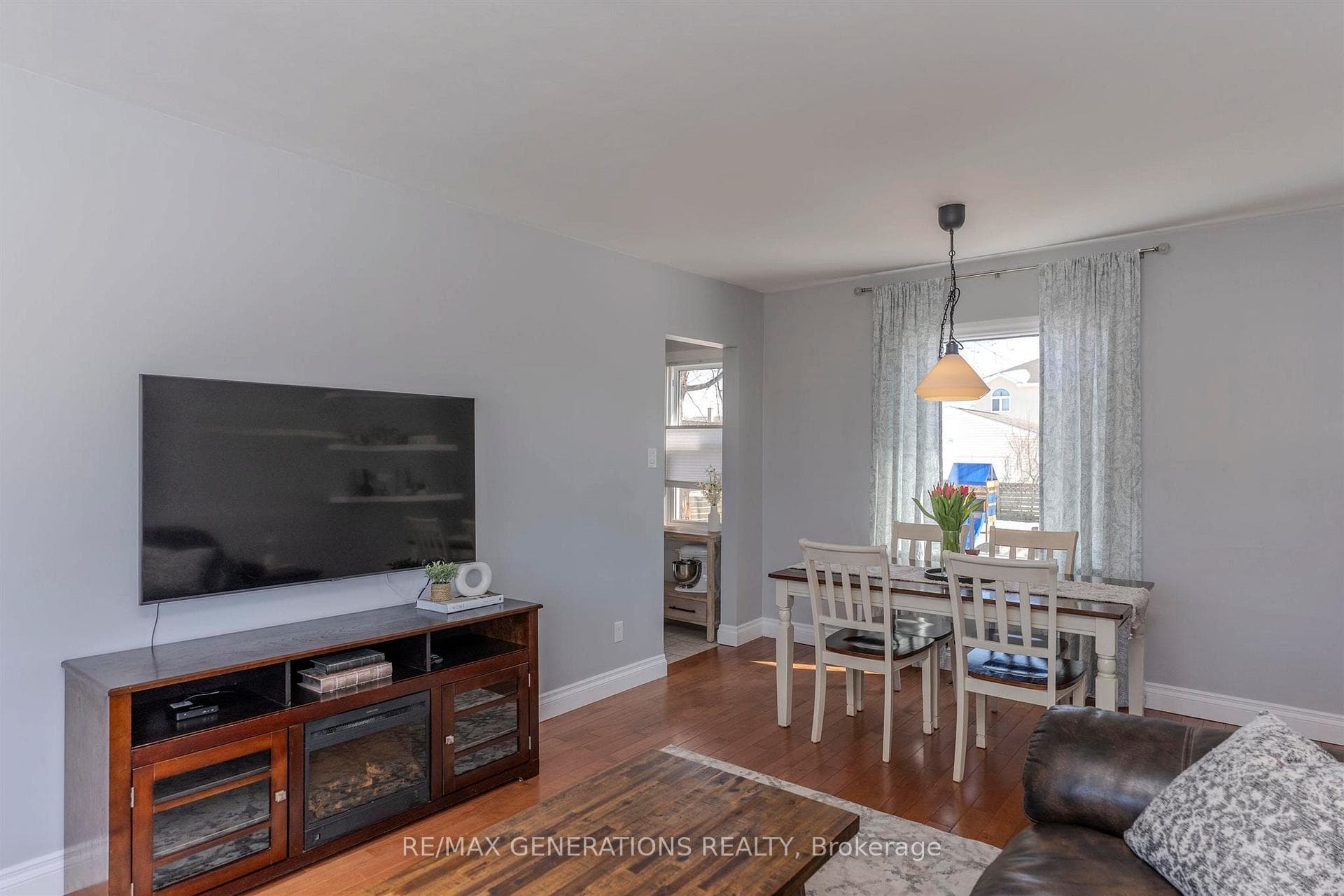 738 Bessie Avenue photo 2