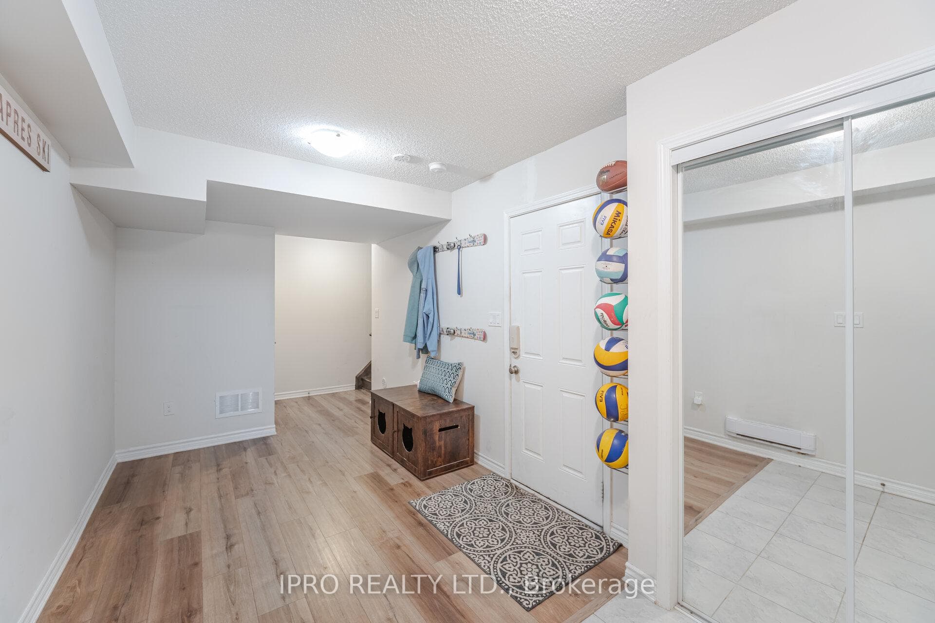 1543 HUSBAND Place photo 4
