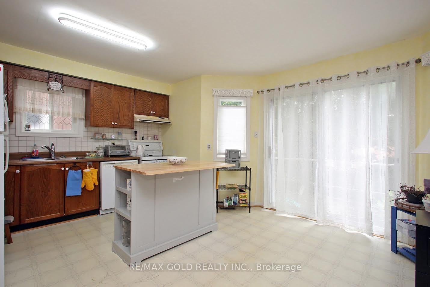 65 Cheviot Crescent photo 7
