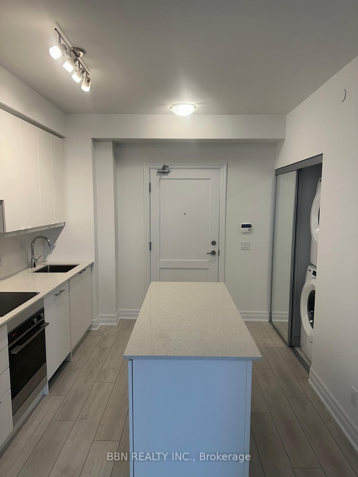 30 Elm Drive Unit 909 photo 4