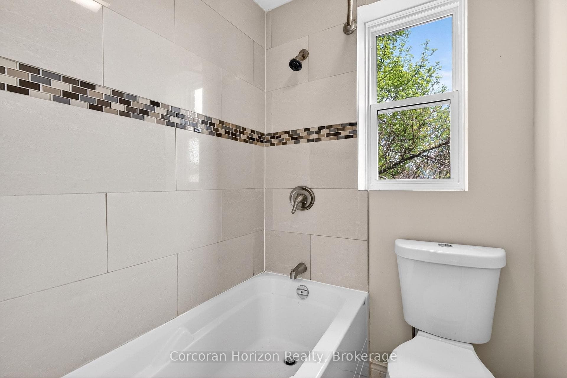 520 John Street photo 37