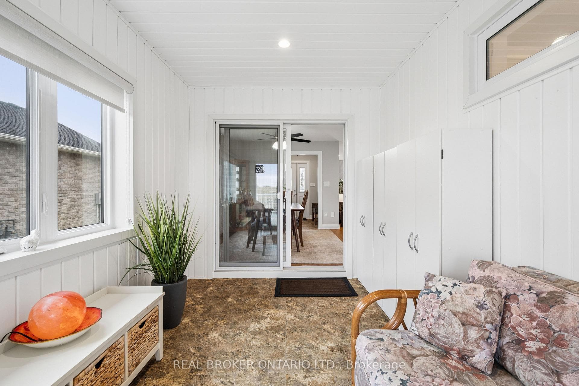 480 Grand Trunk Street photo 32