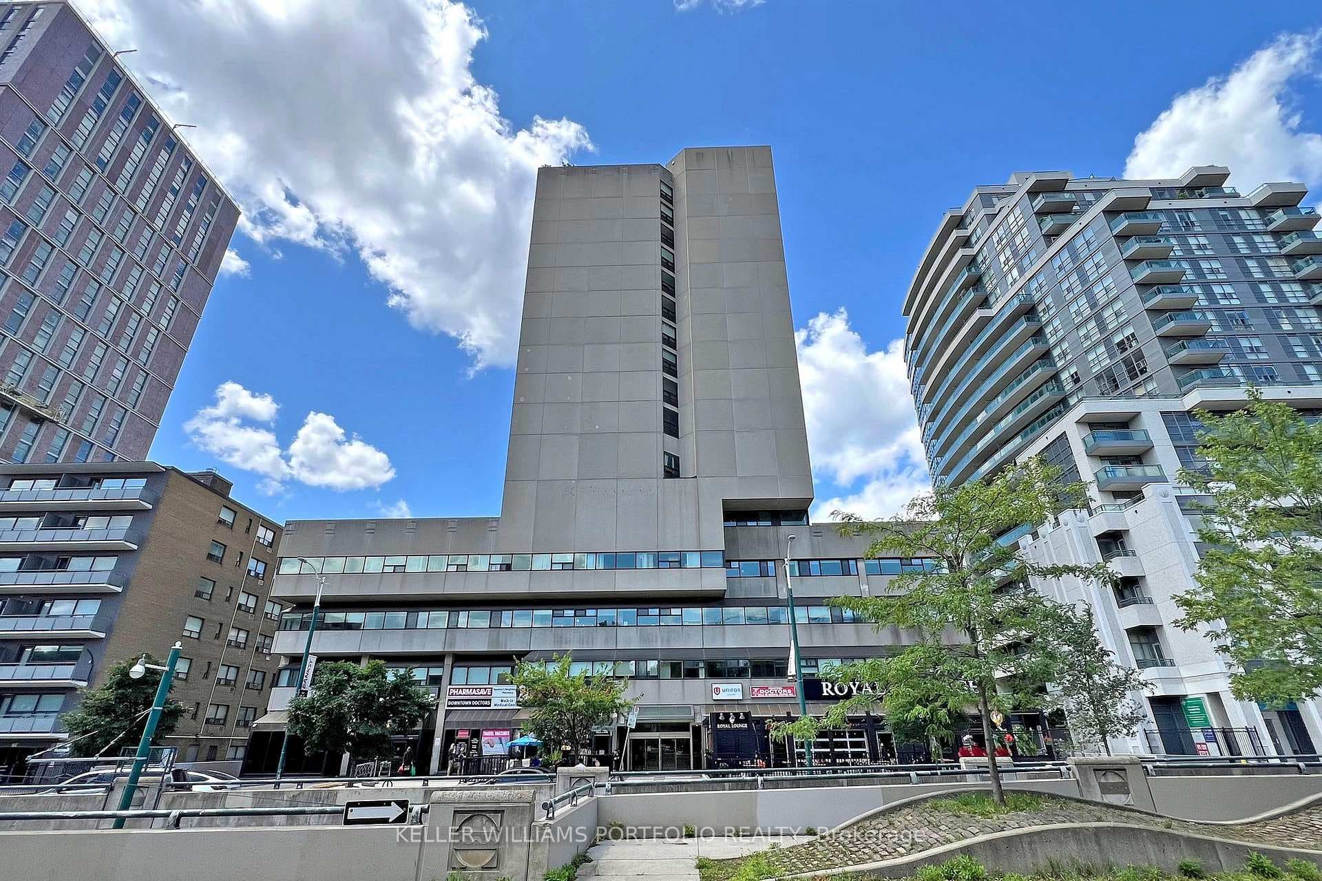 720 Spadina Avenue Unit 1510 photo 3