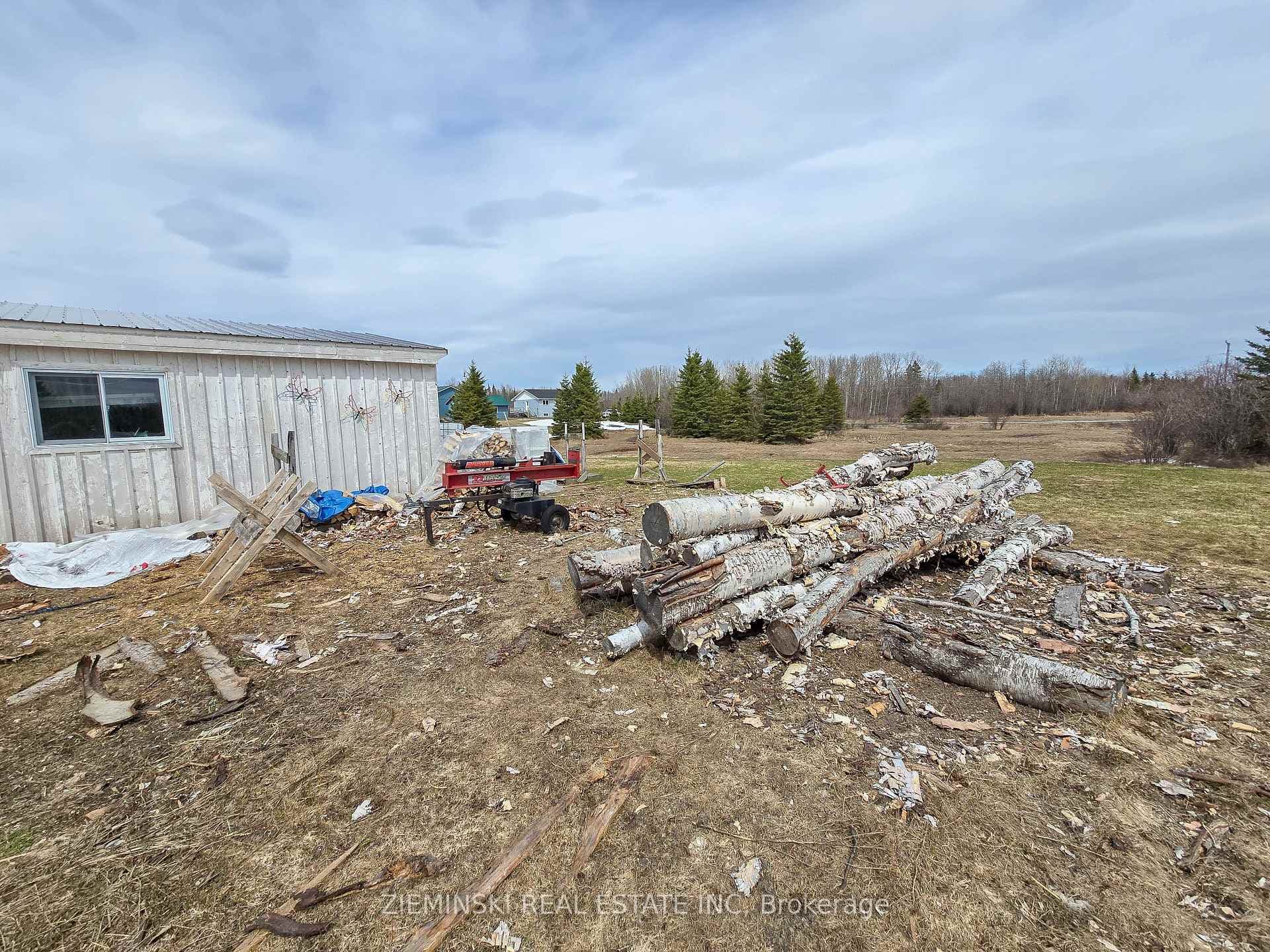 2896 101 Highway photo 32