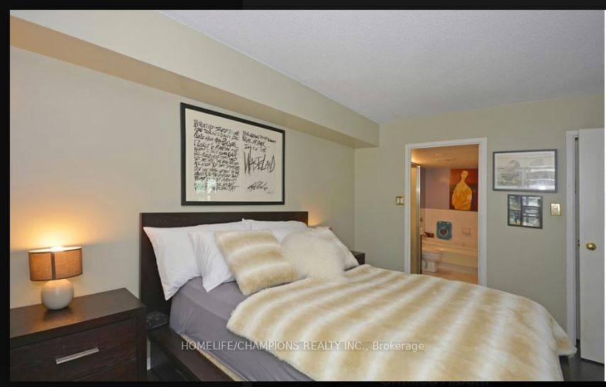 10 Queens Quay Unit 514 photo 4