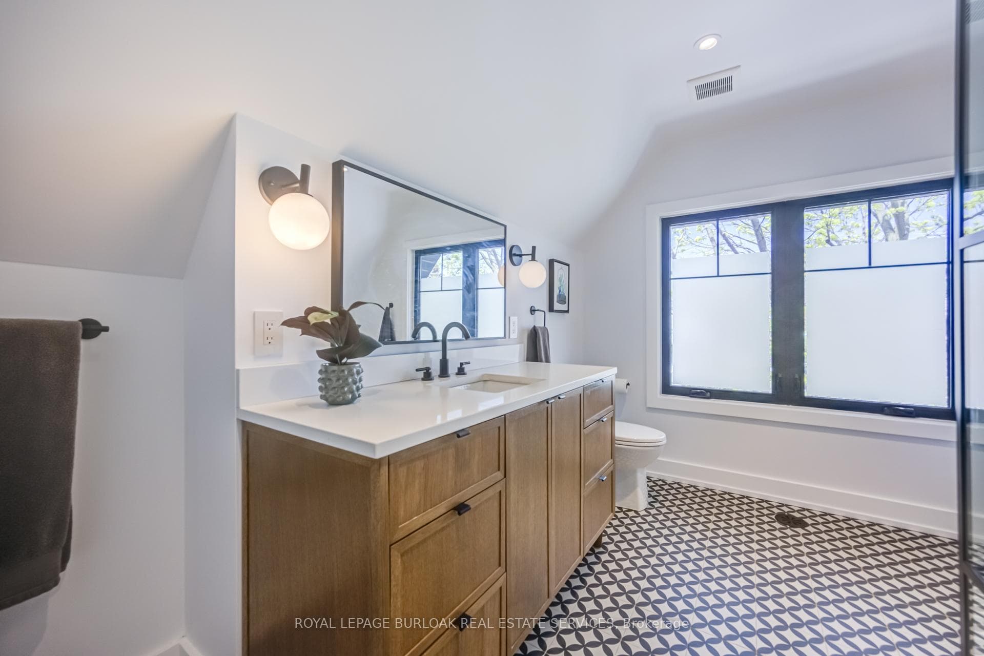 103 Harcourt Avenue photo 32